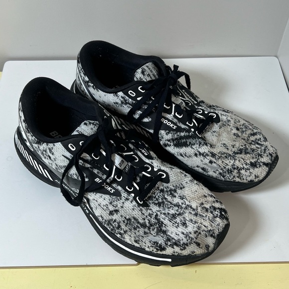 Brooks Size 12 Adrenaline GTS 23 Lightweight Zebra Black White Running Shoe - Picture 2 of 13